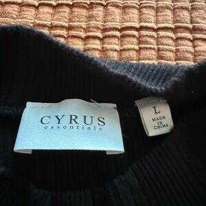 Cyrus Essentials sleeveless mid weight Black